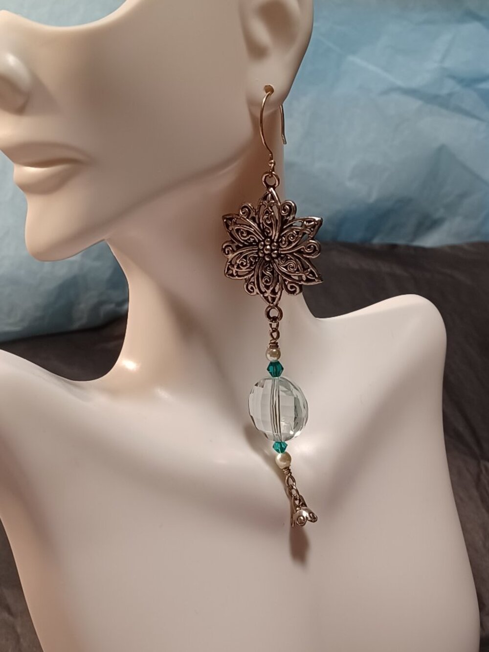 Basketwork Patterned Beaded earrings - Picture 2 of 3